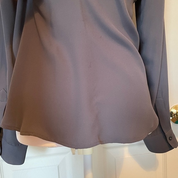 Banana Republic Sheer Gray Long Sleeve Button Up Women’s XS Blouse - Picture 9 of 10
